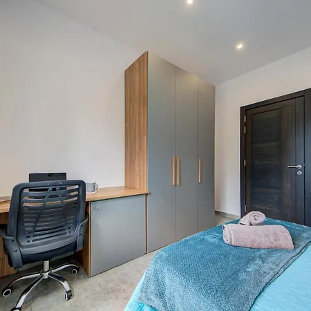 Trident Cove Apartment *